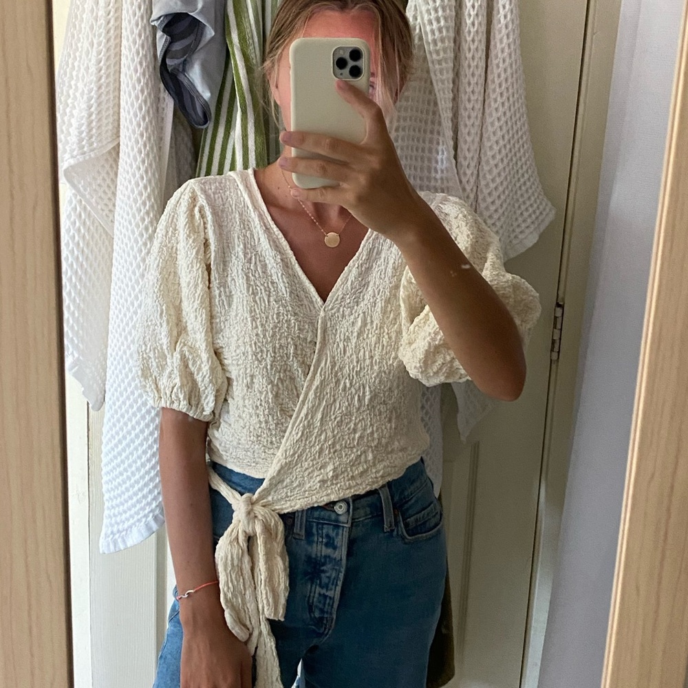 Textured puff sleeve top